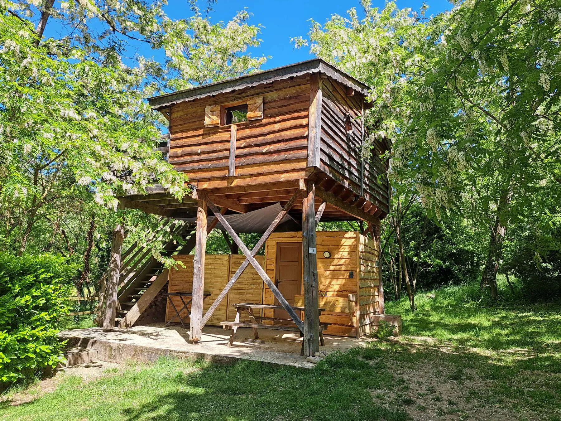 Das Baumhaus auf Stelzen, in den Baumwipfeln