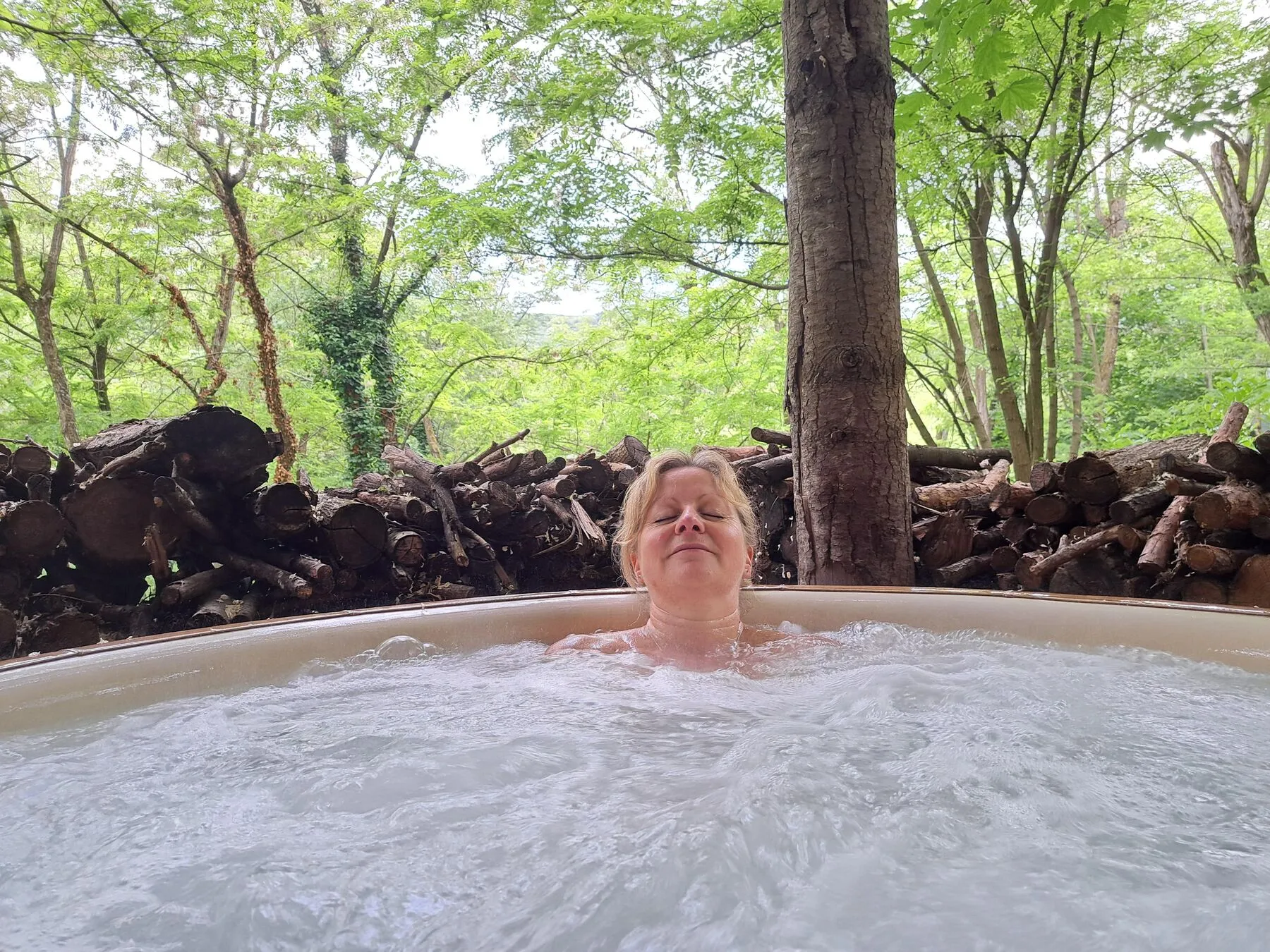 Der private Spa des Baumhauses