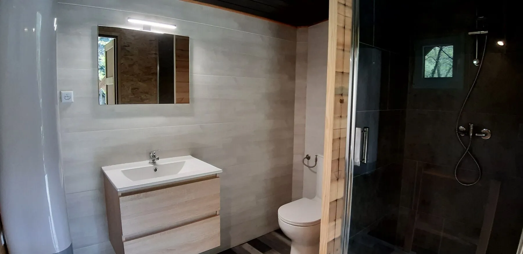 Das eigene Badezimmer des Baumhauses