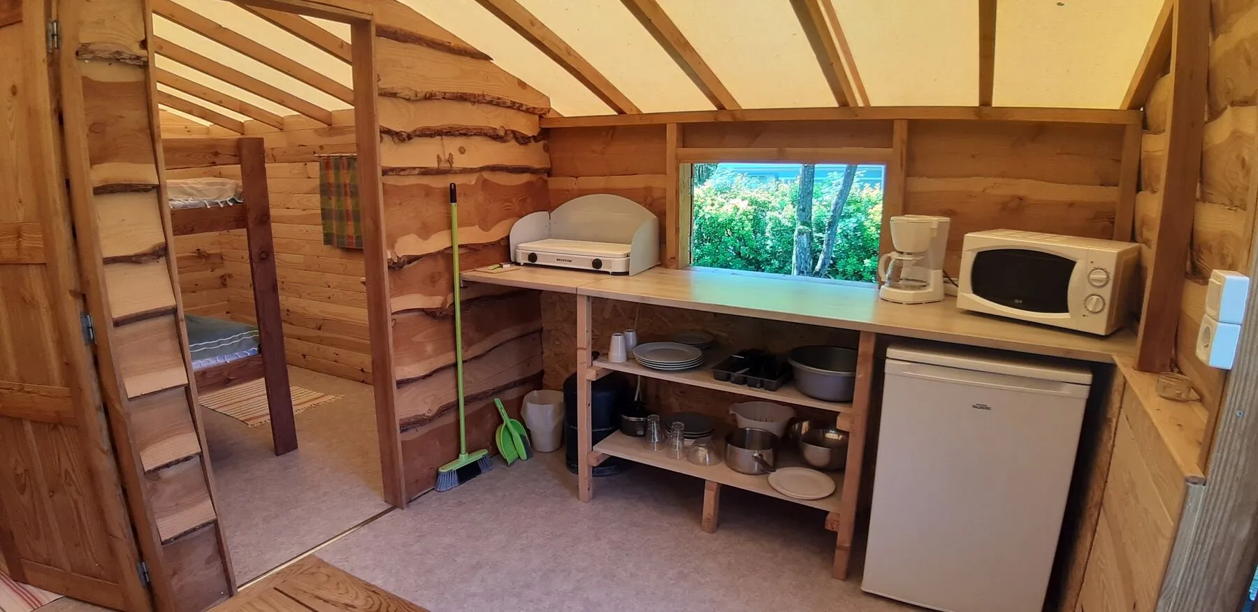 Die Küchenecke einer Trapperhütte