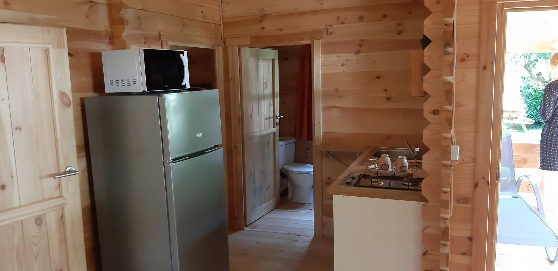 Die Einbauküche des Ranch-Chalets