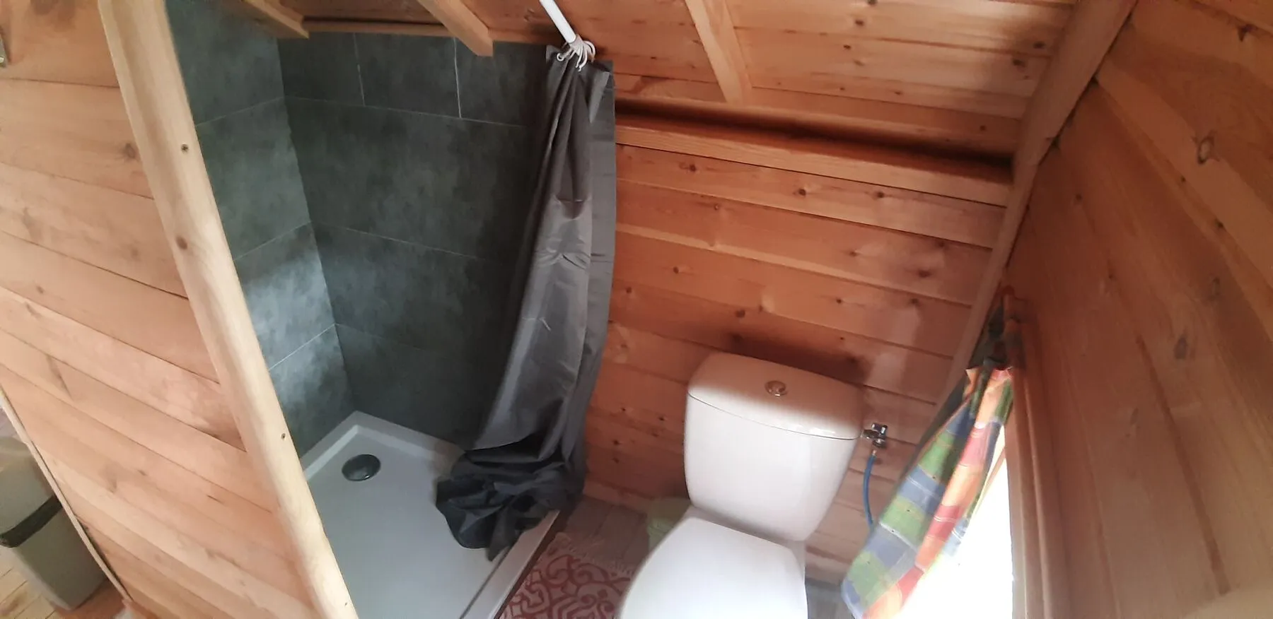Das Badezimmer der kleinen finnischen Kota