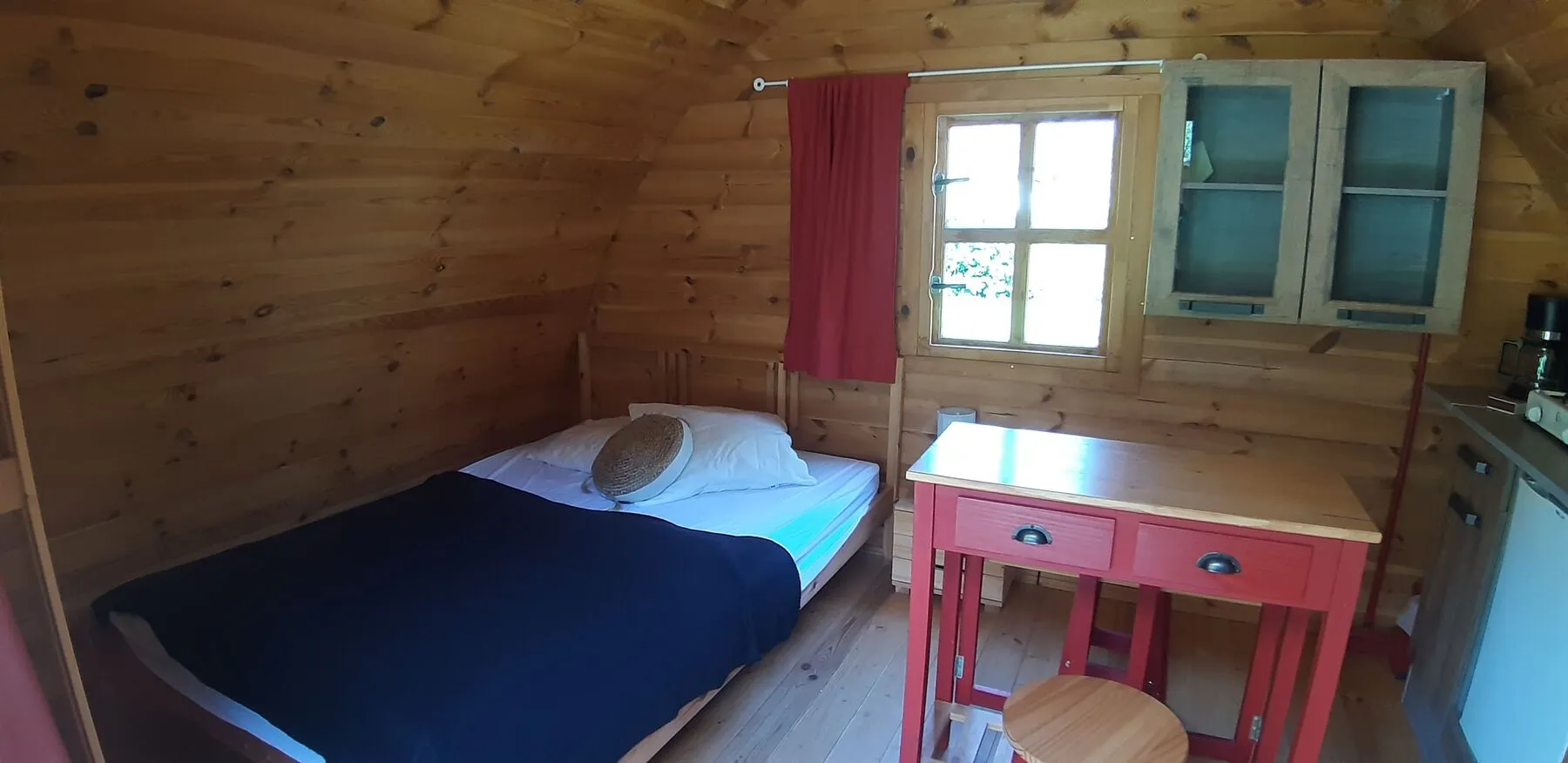 Das Schlafzimmer des Pod mit seinem Doppelbett