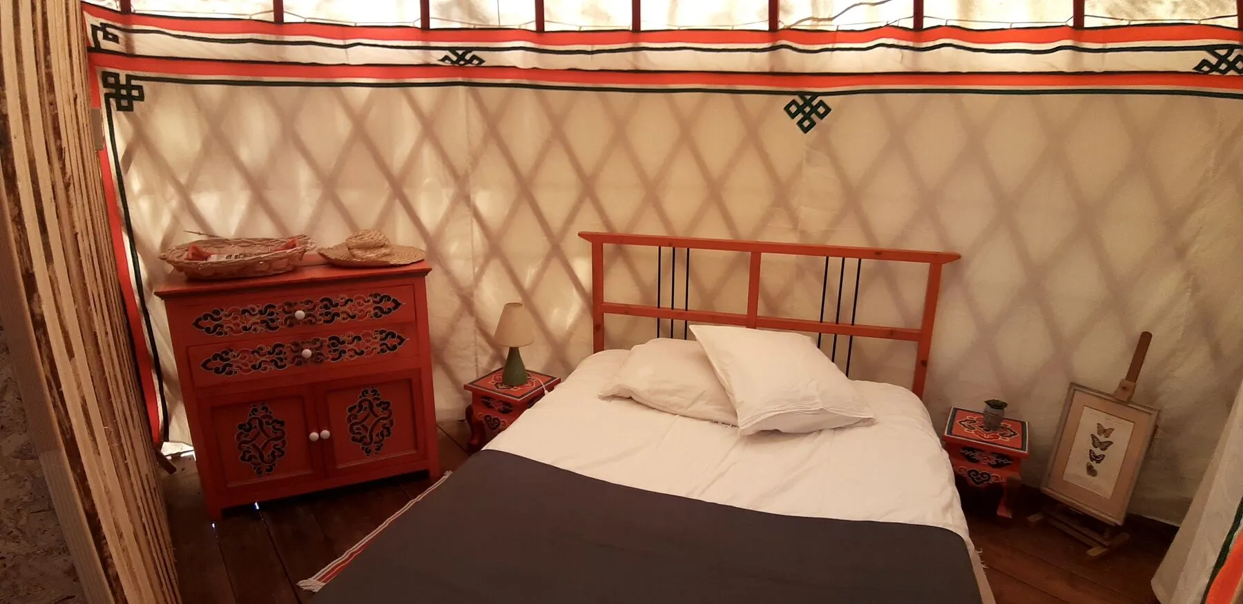 Das Schlafzimmer und das Badezimmer der Jurte Nr. 13