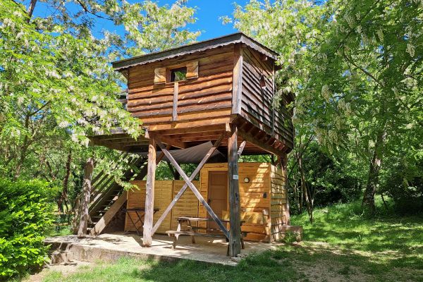 cabane-perchee-camping-le-viaduc-min-25FEC8435-5A38-073D-A5A0-26E9907BF586.jpg
