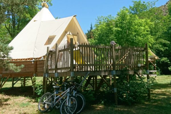 tipi-lodge-camping-le-viaduc-ardeche-min11B235DE-1CC0-0A8D-53DE-52DF71B5BA3E.jpg
